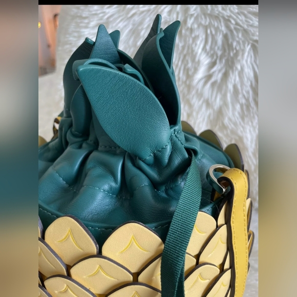Kate Spade Pineapple Crossbody Drawstring Bucket Bag Colada Yellow Green EUC - Picture 3 of 10
